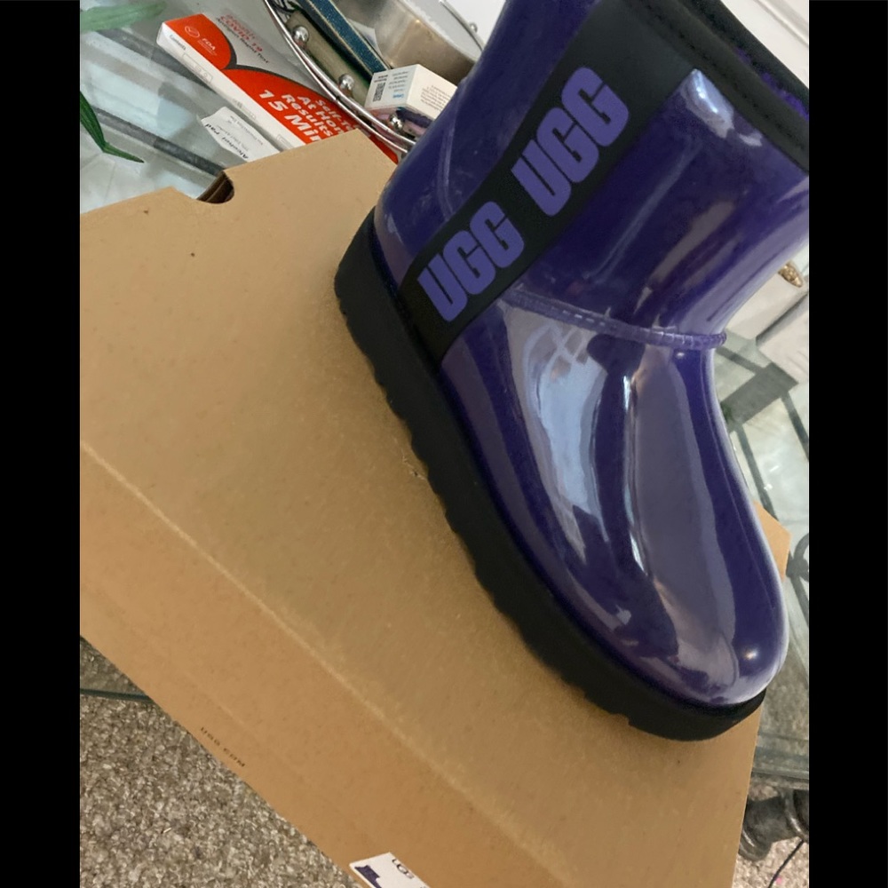Classic clear mini Uggs gently worn comes with box.